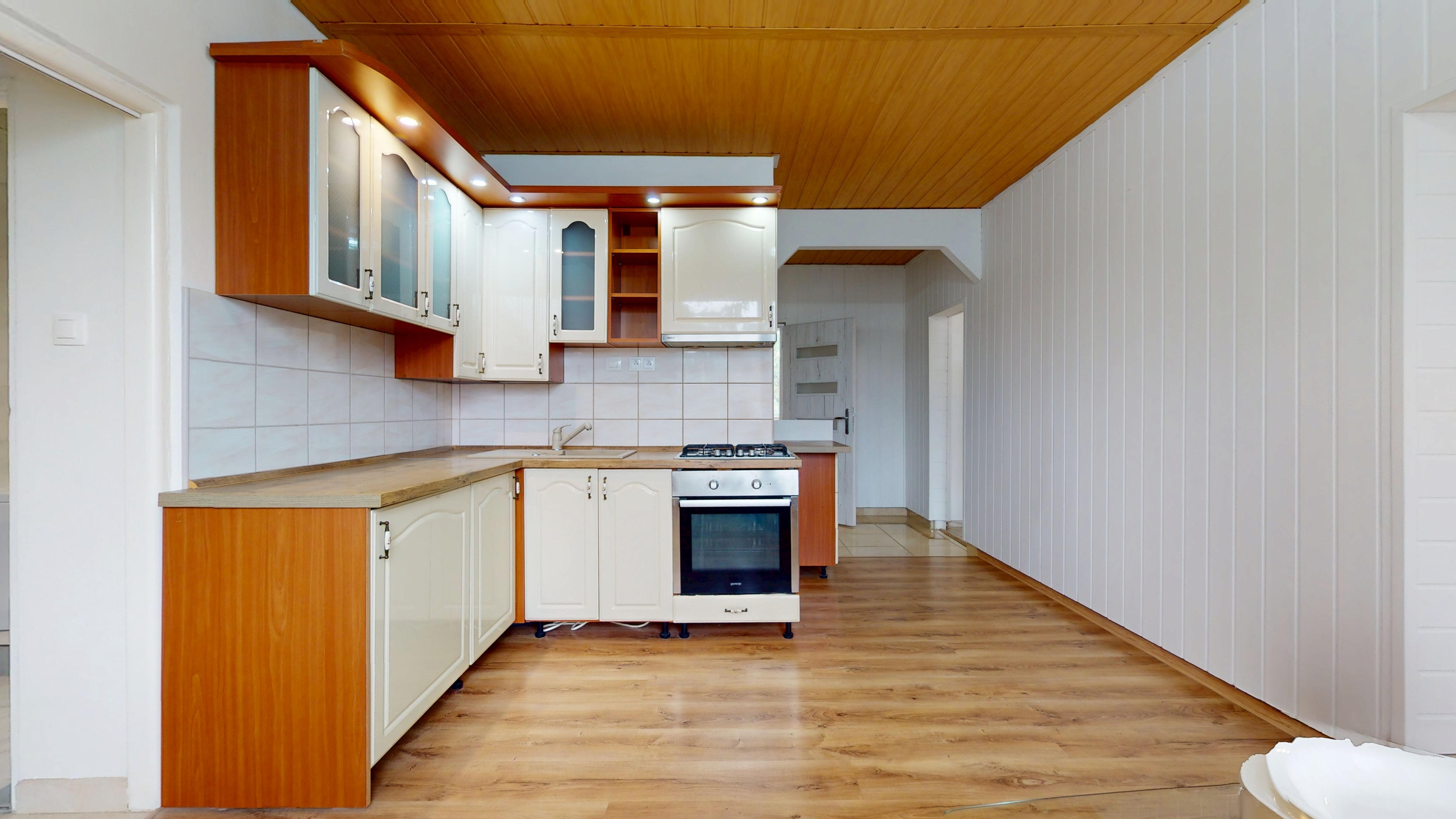 NA PREDAJ 3 IZBOVÝ BYT S BALKÓNOM, KOMÁRNO