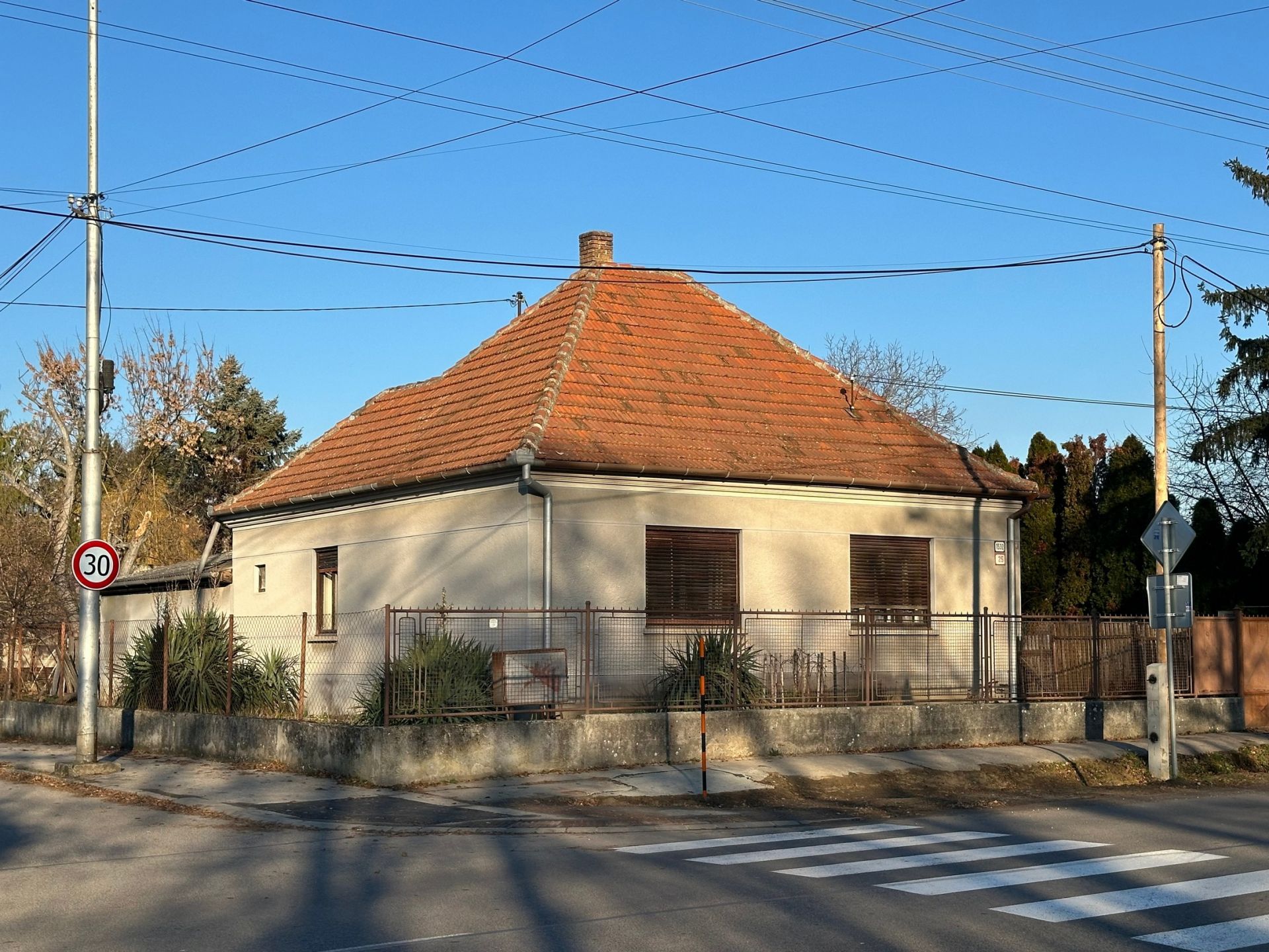 NOVÁ CENA!!! NA PREDAJ RODINNÝ DOM V PRIAMOM CENTRE MESTA HURBANOVA
