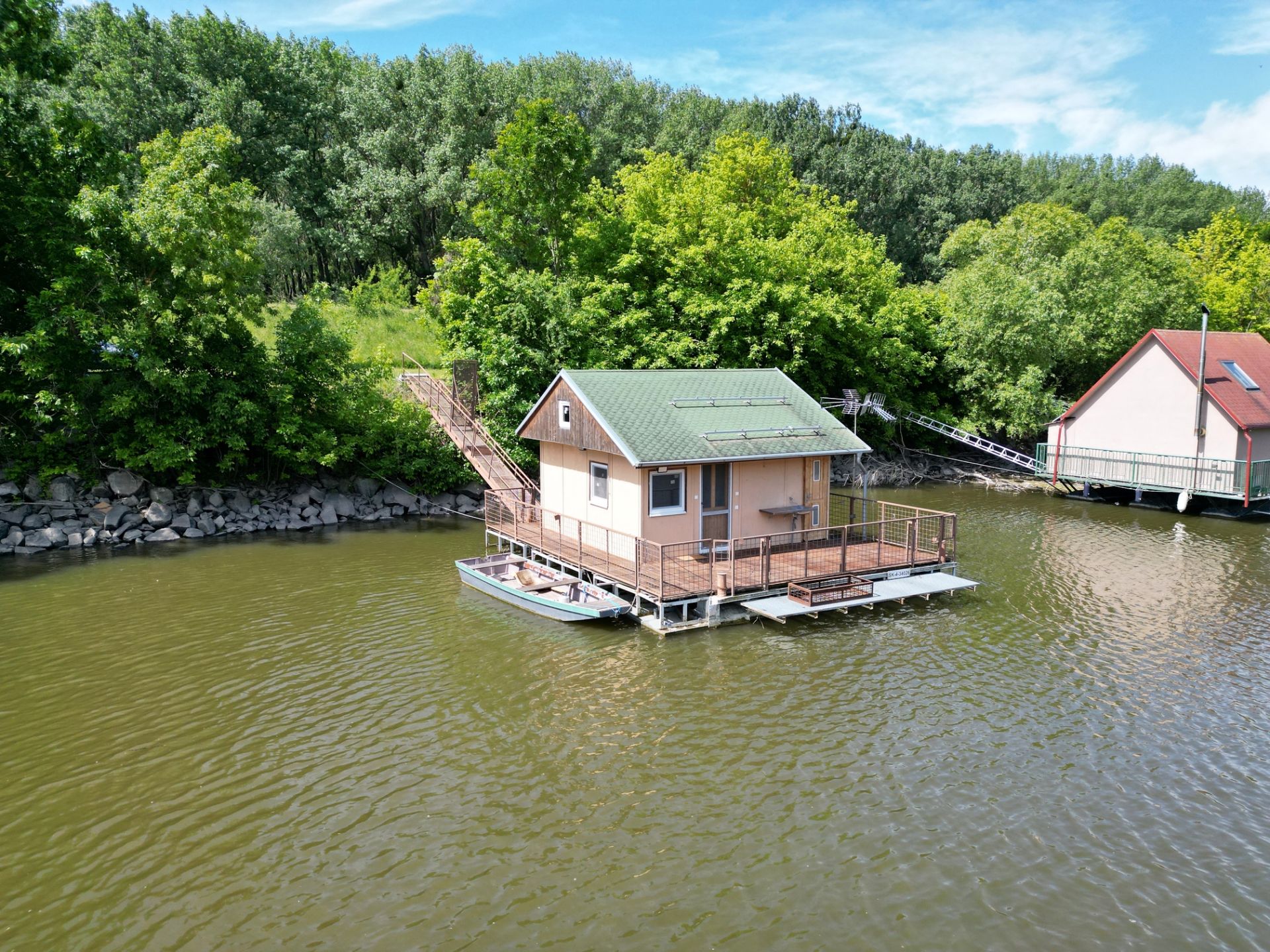 NA PREDAJ HOUSEBOAT NA RIEKE VÁH, KOMÁRNO