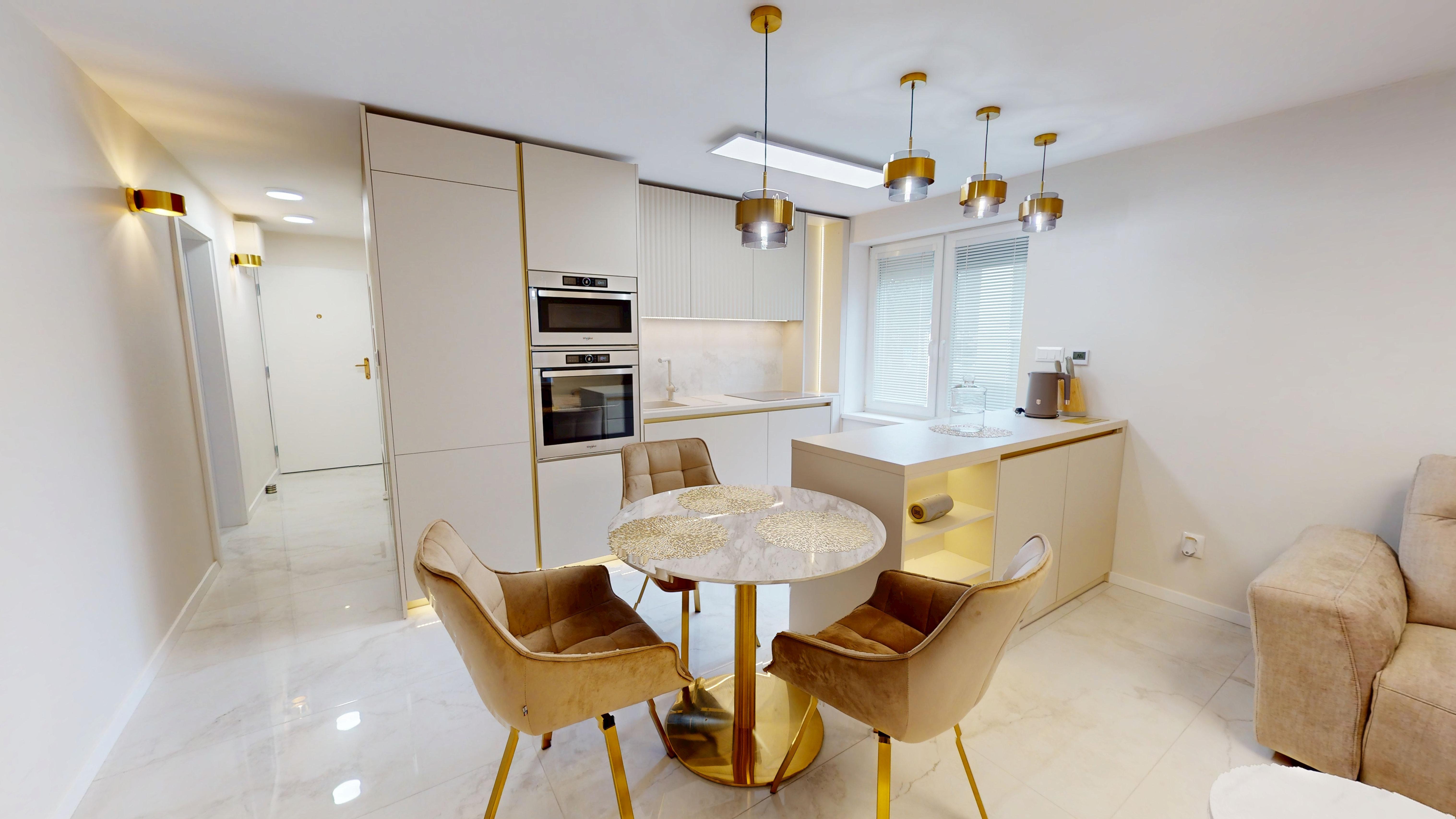 NA PREDAJ LUXUSNÝ 3 IZBOVÝ BYT V PRIAMOM CENTRE MESTA, UL. LETNÁ, KOMÁRNO