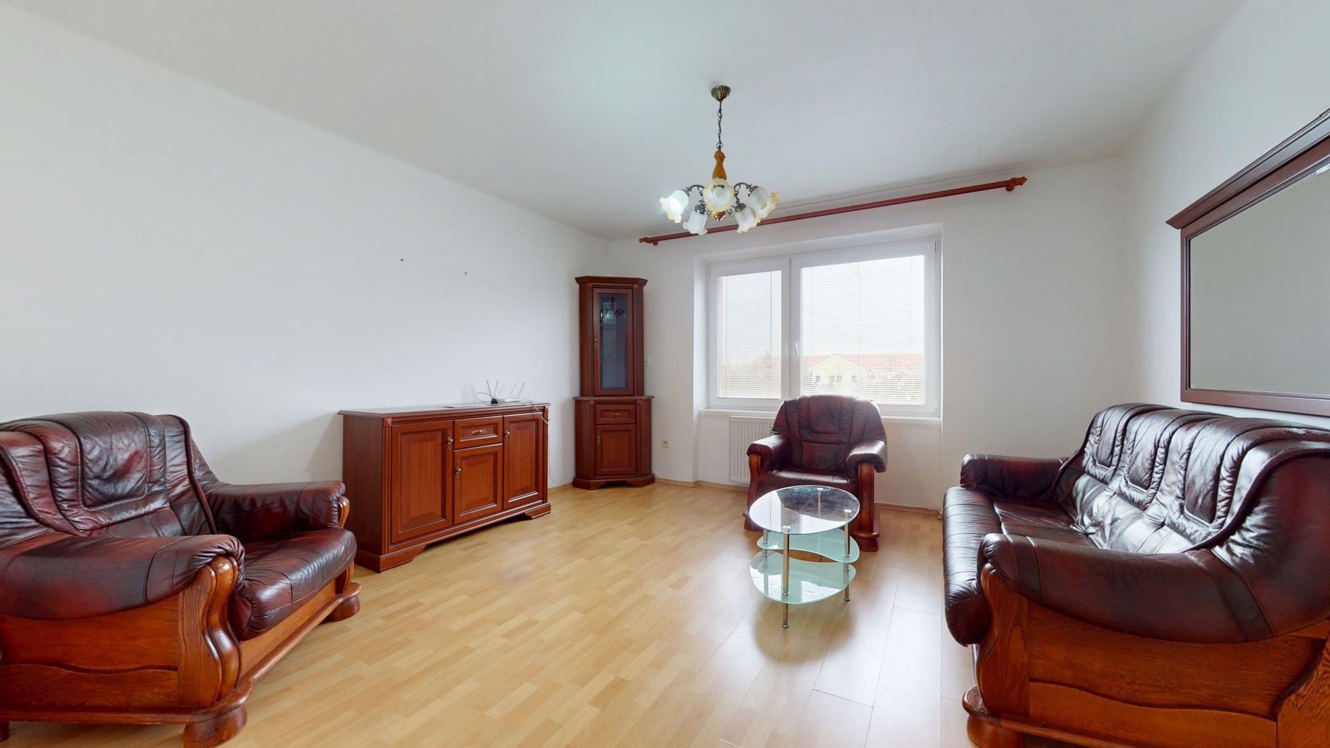 NA PREDAJ KRÁSNE ZREKONŠTRUOVANÝ 3 IZBOVÝ BYT, UL. ZVÁRAČSKÁ, KOMÁRNO