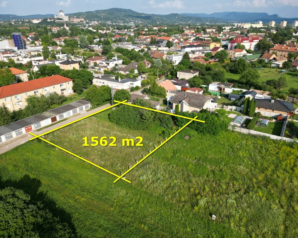 POZEMOK ŠTÚROVO